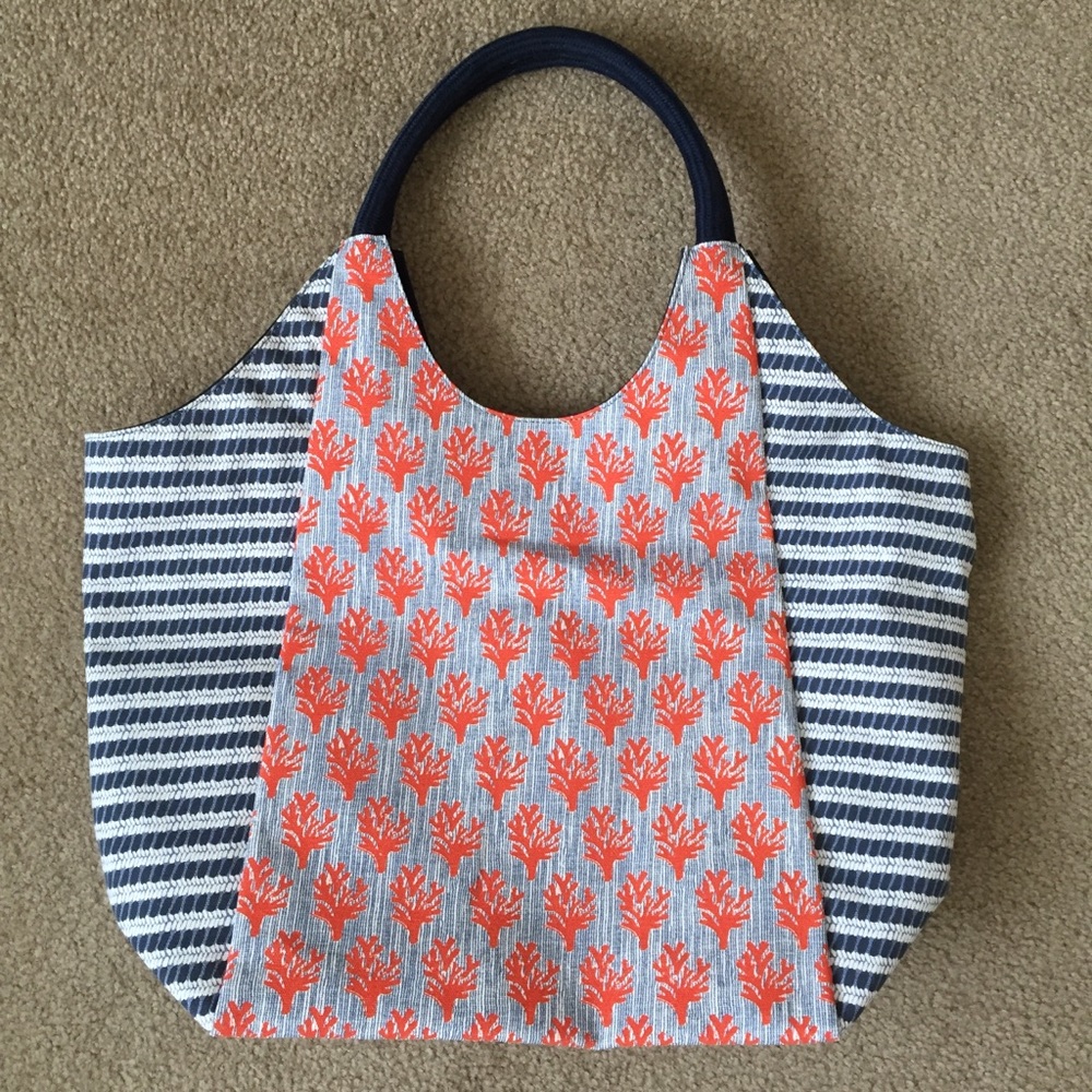 NWOT pristine Stella & Dot coral dune tote